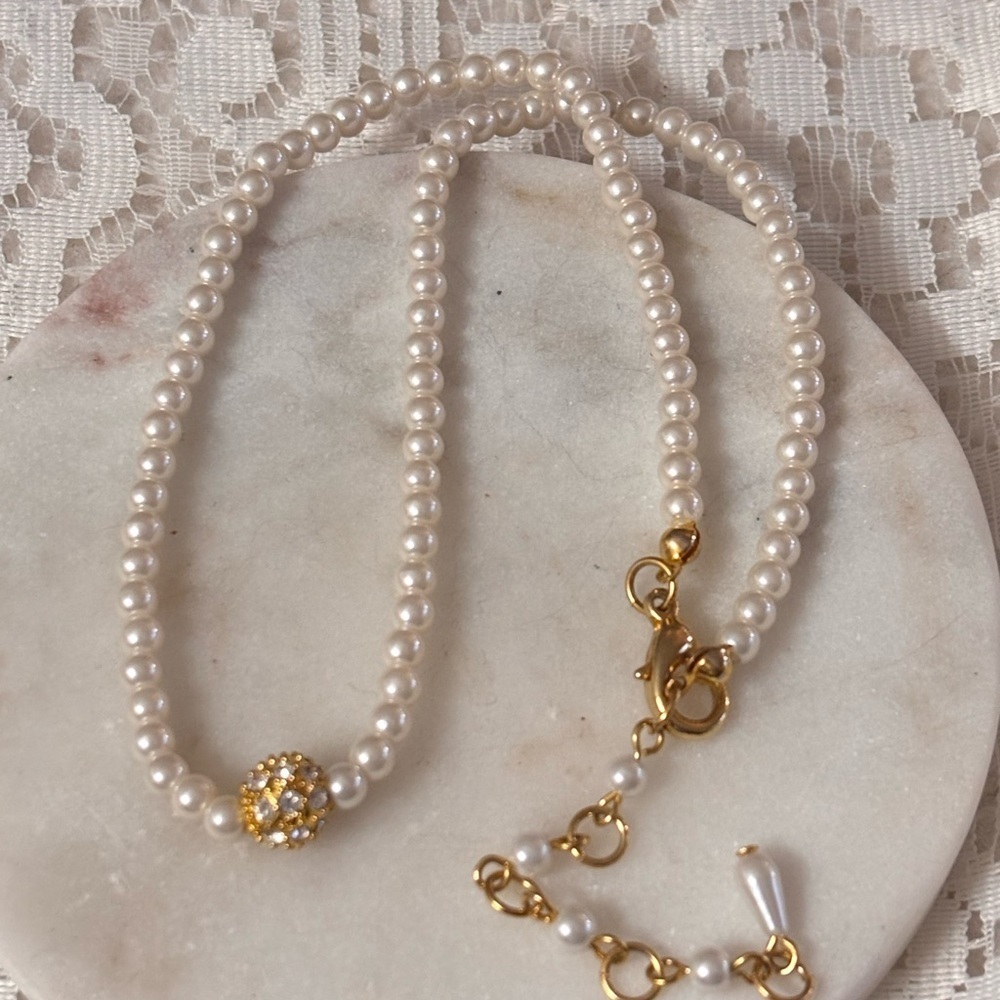 Elegant Faux  Pearl Necklace with Gold Accents
